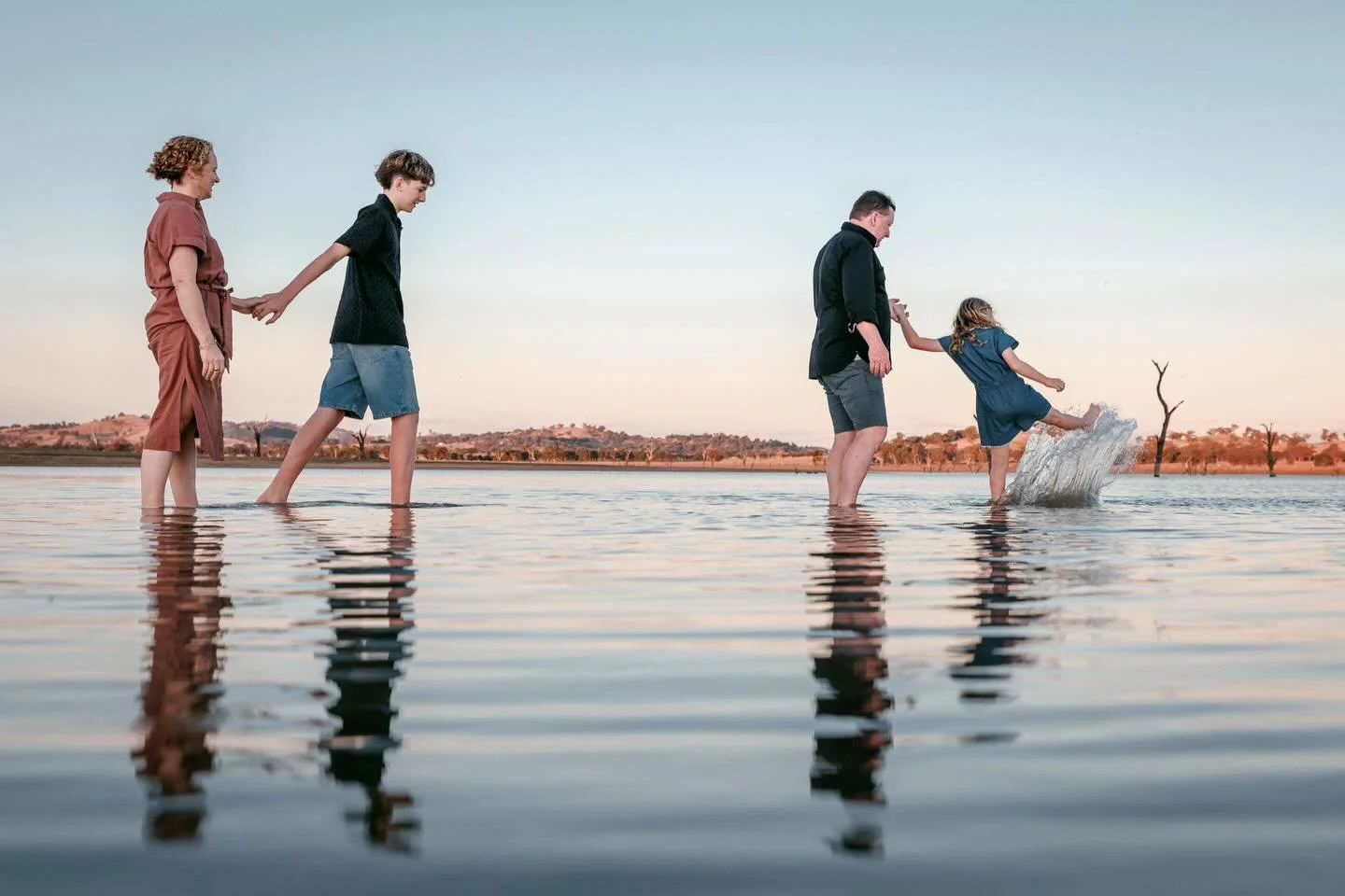 Family sessions and water always work well!!
Comment 👍 if you want the early access to my 2026 family dates!