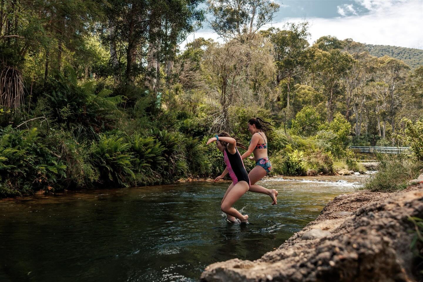 Schedule for the next 4 days:
Find water: immerse.
Find air con: sit.
Find ice cold drink: hydrate.
Repeat.