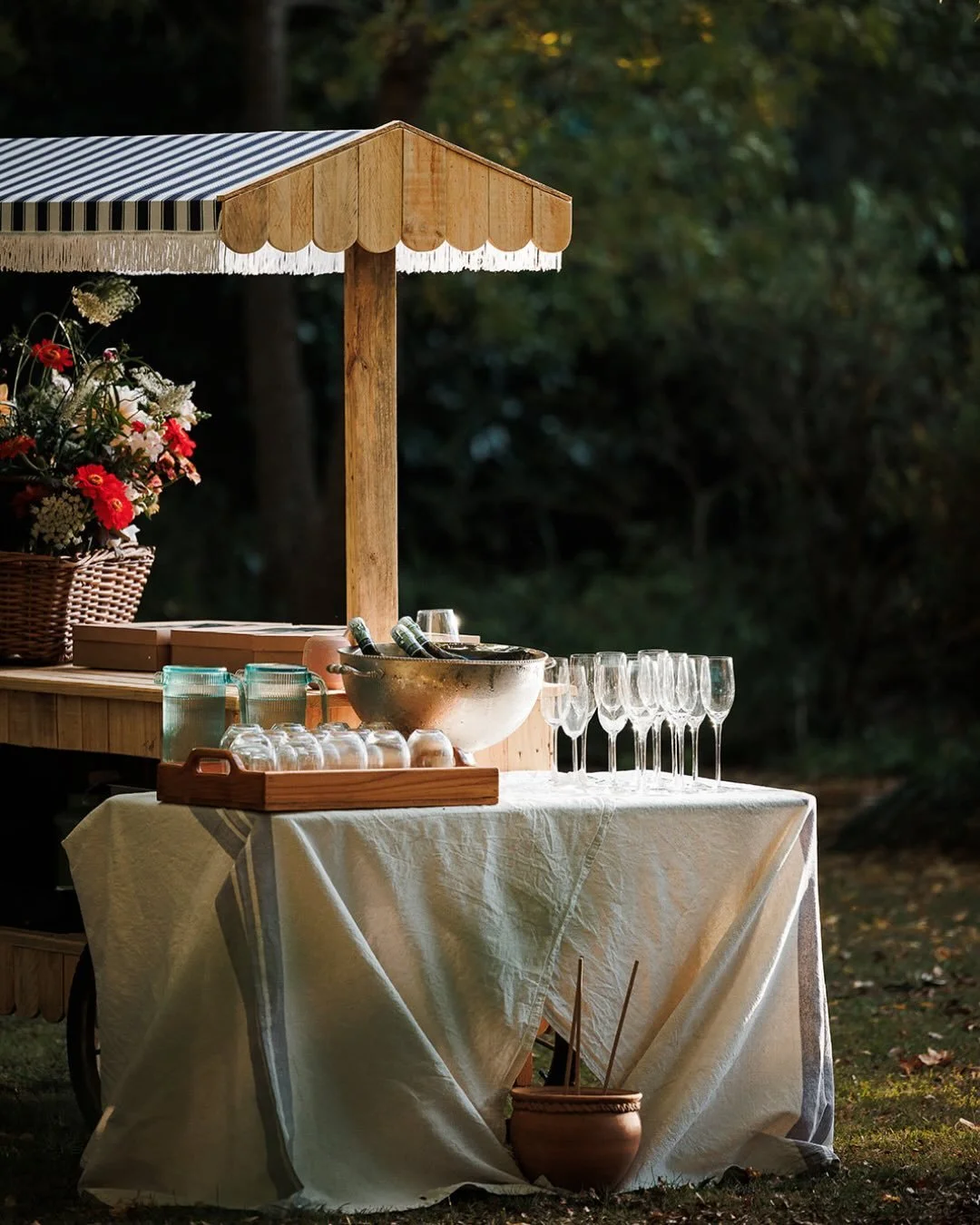 A few hours in Carla&rsquo;s garden (@blossom.pollen) last week before and during her Twilight Tipples event