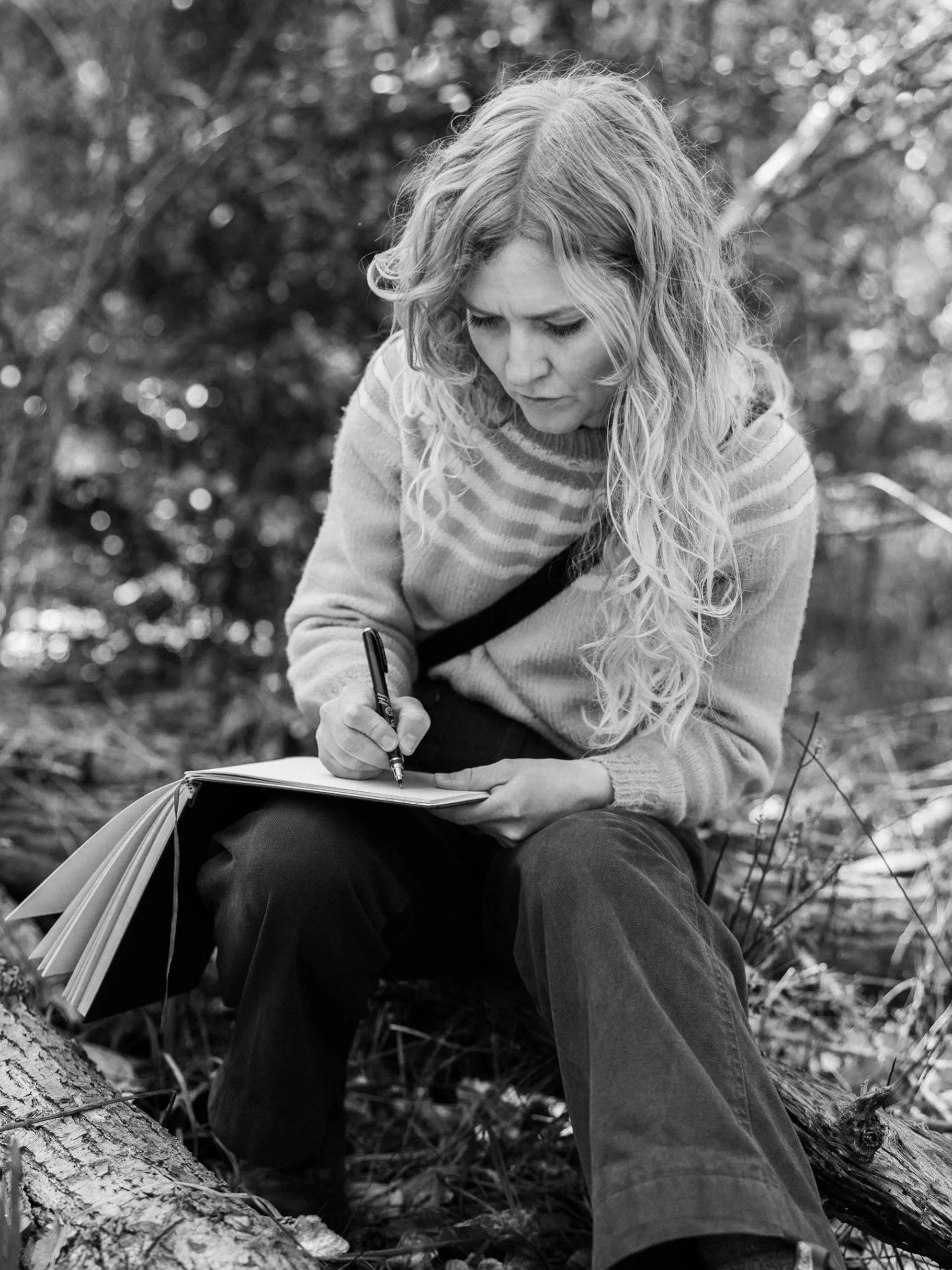@holliekelleyart in her happy place. On a log, drawing fungi, somewhere outside in or around Yackandandah. 
If you run a creative business and you&rsquo;re thinking you could do with some updated images if you and what you do, I&rsquo;m here 🙋🏻&zwj