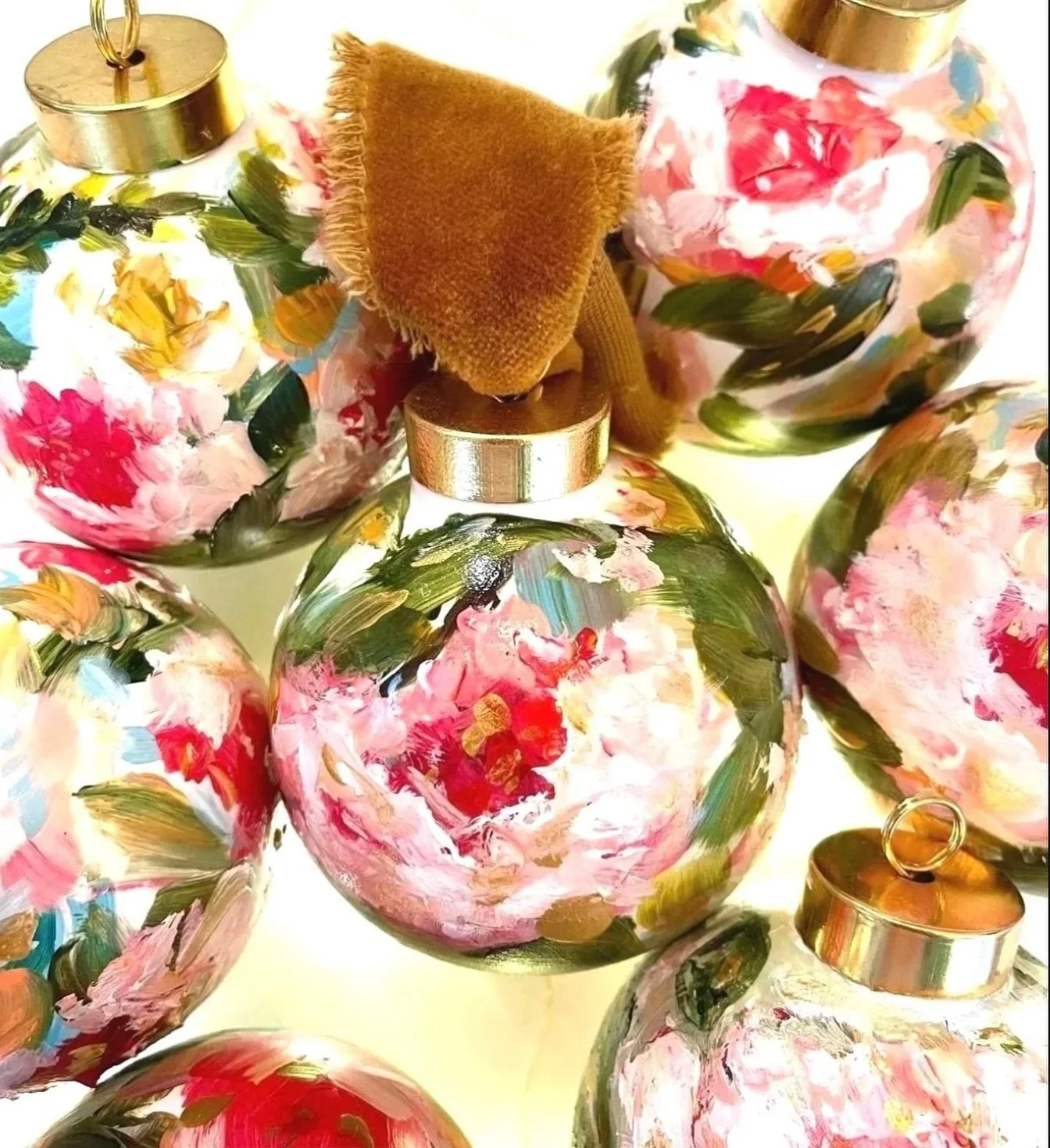 ✨&rdquo;Christmas Joy&rdquo;✨Shop my hand painted ceramic ornaments now available in my Christmas Shop with free shipping! Thank you for shopping my #smallbusiness❤️
#comingsoon #giftideas #christmasornaments
.
.
.
.
.
#melissagreshamfineart #yeahtha