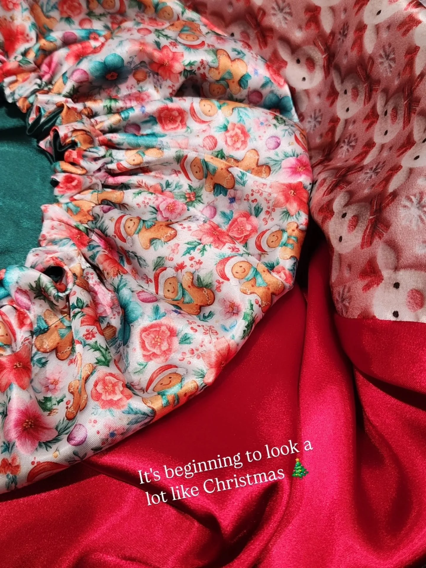 Which is your fave?!? 🎄🎄 Exclusively at NPTressTreats 💓 Your favorite #Christmas#Bonnet