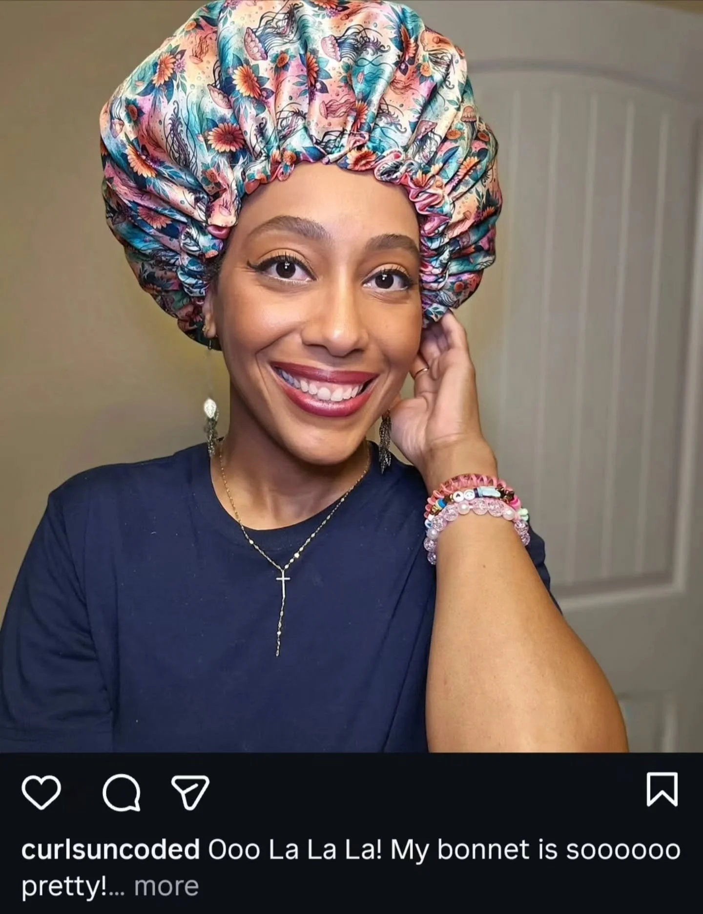 When the bonnet is doing its job and looking this cute while doing it 😍✨
Protect your hair. Preserve your style. Look adorable doing it. 💕 Because bedtime hair care doesn&rsquo;t have to be boring.
And yes&hellip; she IS soooo pretty! 😍🌸 @curlsun