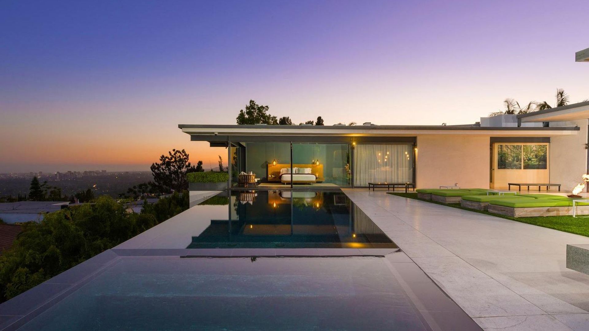 Everyone’s favourite Friend’s star, Matthew Perry has put his epic Los Angeles home on the market for $17.8 million.