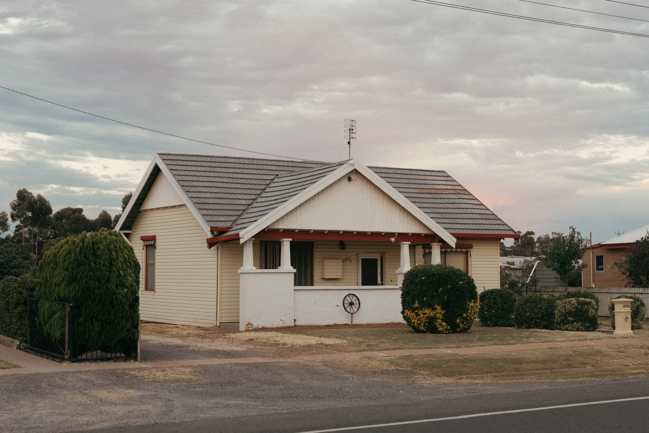 Small-Towns-Charlie-Kinross-LR-3204.jpg