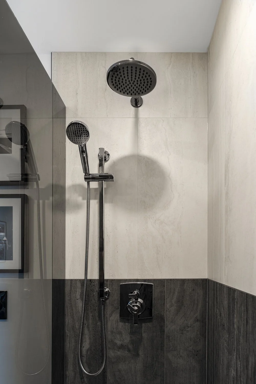 2026_Alberni2_Bathroom_2nd_9000x300dpi_004.JPG