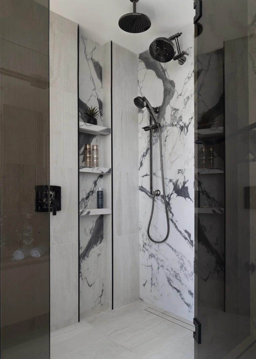 2026_Alberni2_Master_Bathroom_9000x300dpi_007.JPG