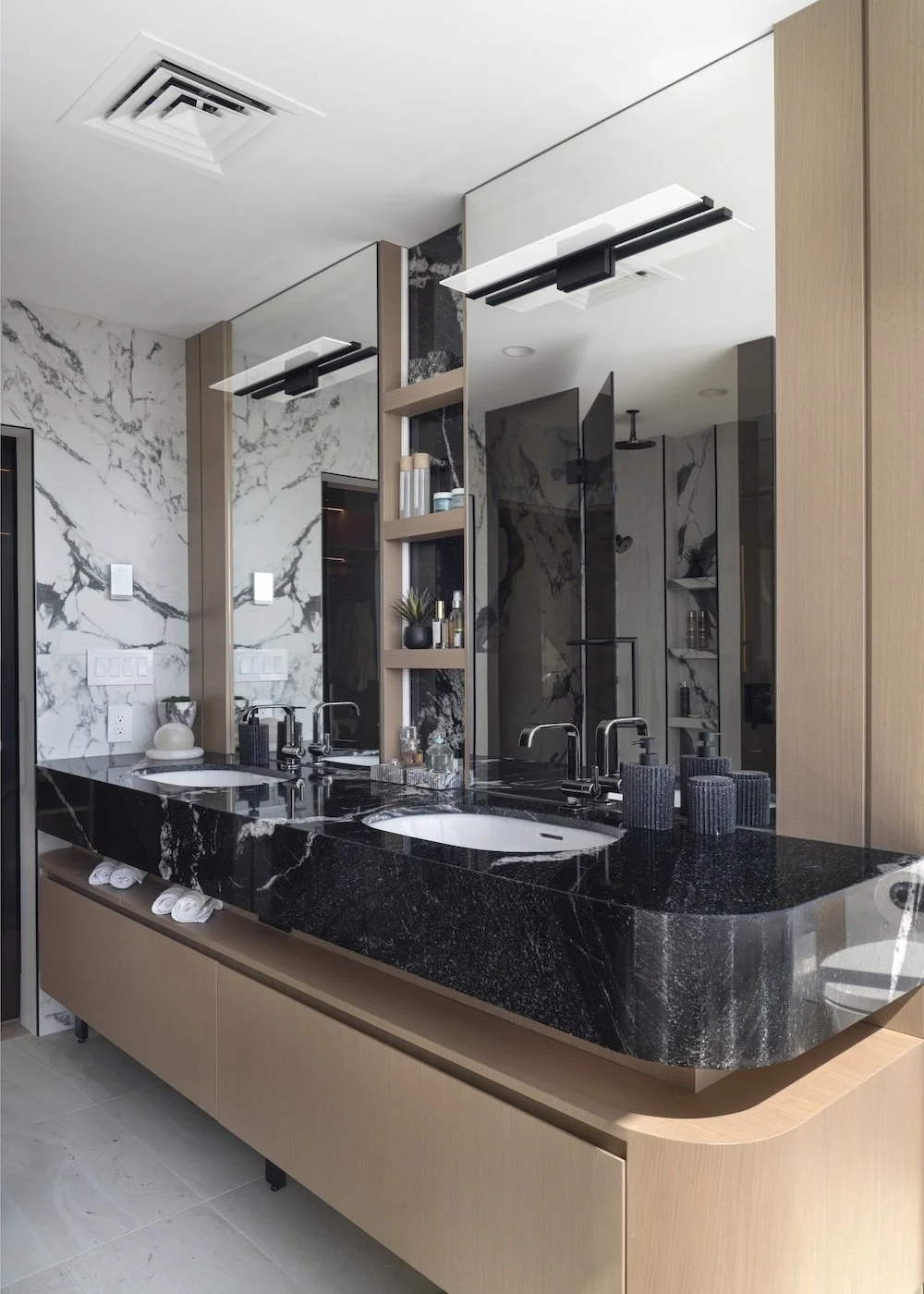 2026_Alberni2_Master_Bathroom_9000x300dpi_009.JPG