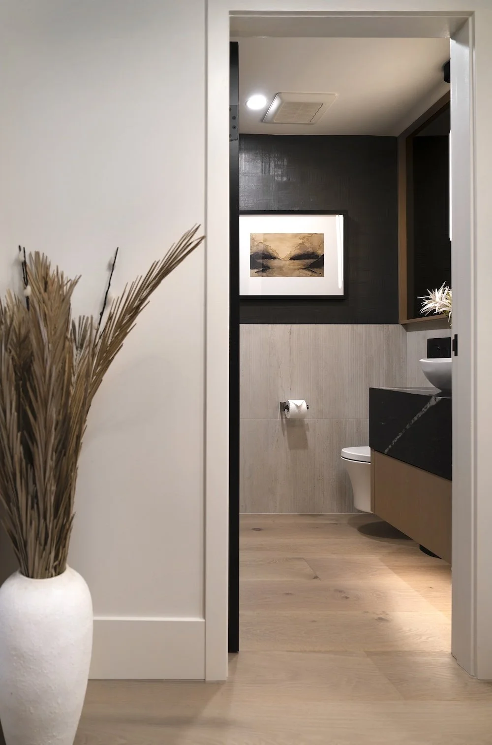 2026_Alberni2_Powder_room_9000x300dpi_005.JPG