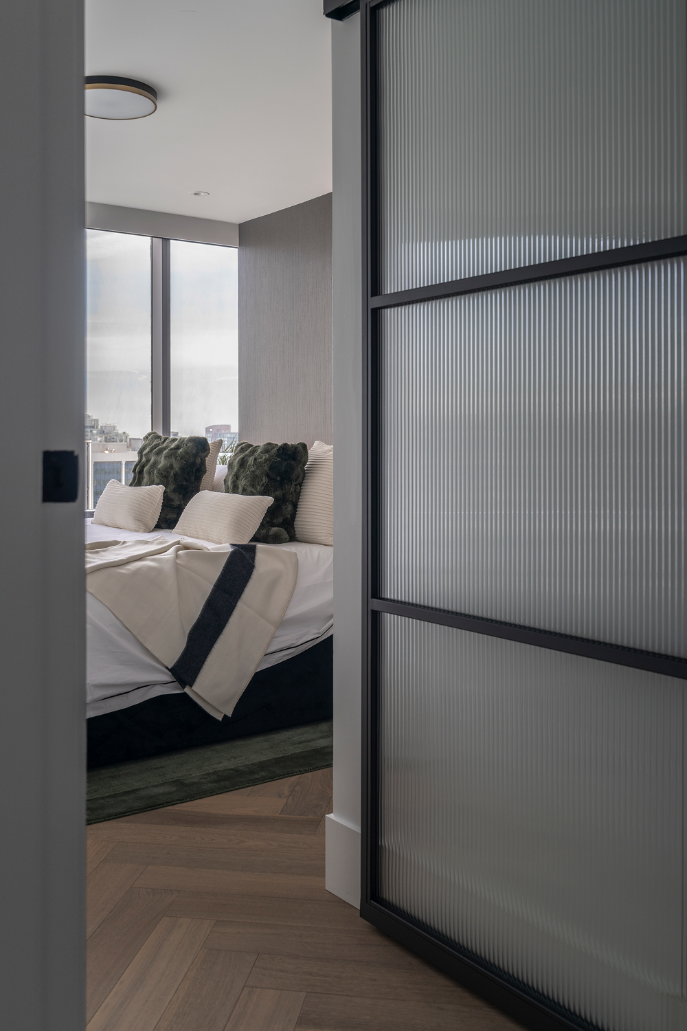2026_Kaluinteriors_Alberni_4_9000x300dpi_NB_47 1.png