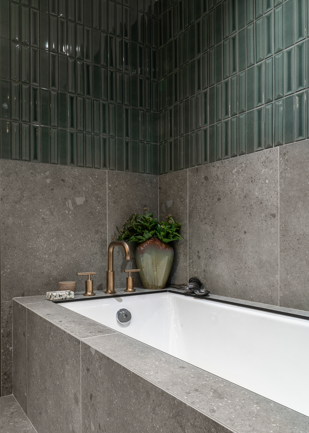 2026_Kaluinteriors_Alberni_5_9000x300dpi_NB_71 1.png