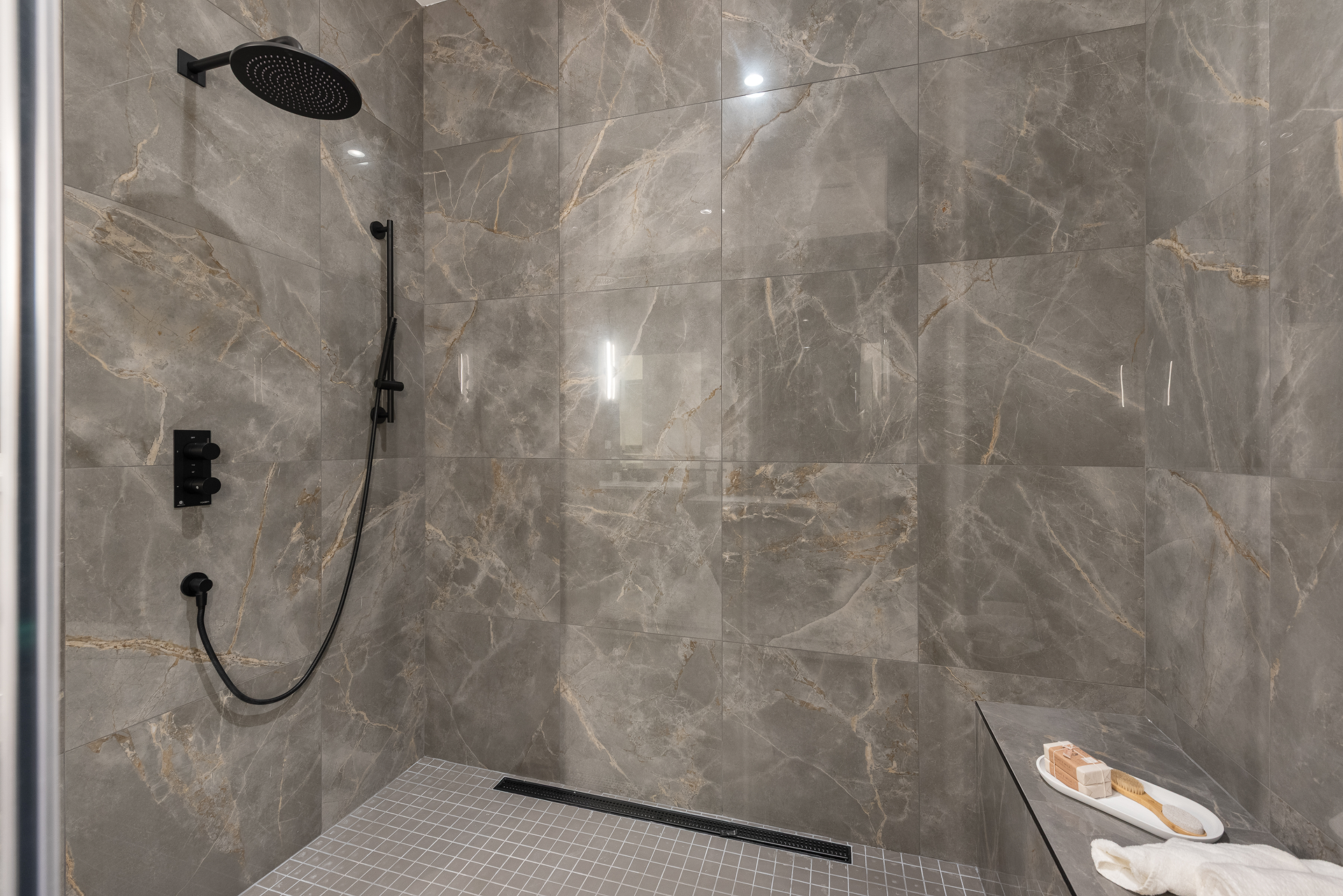 1486-Coast-Meridian-Rd-Coquitlam-360hometours-27 1.png
