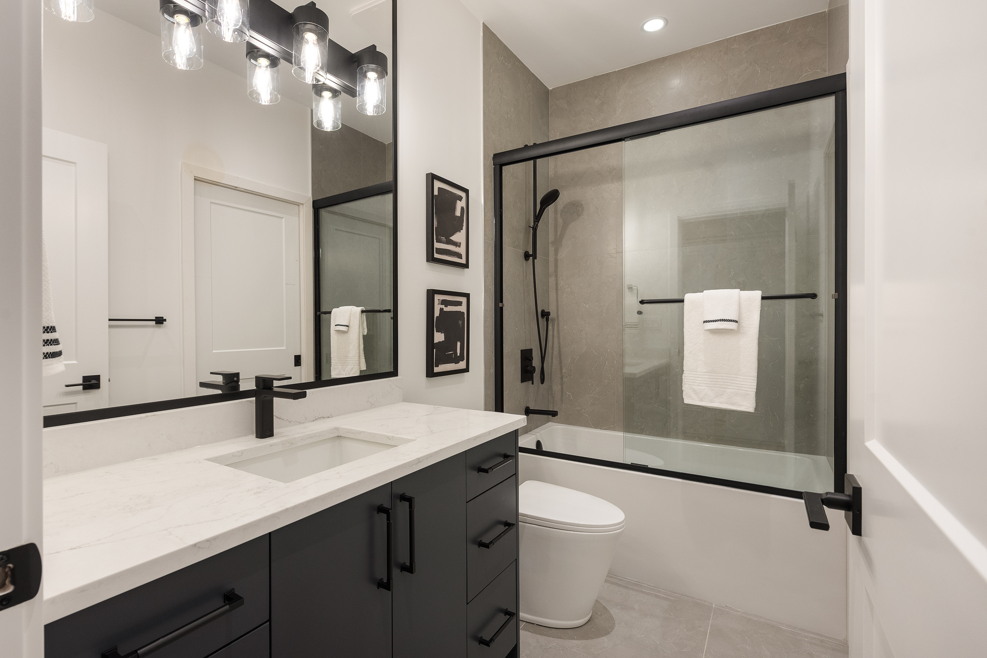 1486-Coast-Meridian-Rd-Coquitlam-360hometours-43 1.png