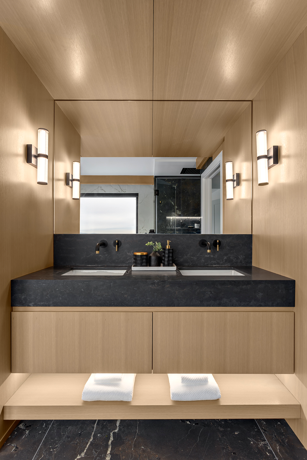 Kalu_3679_Pandora_Web-34-8387 1.png