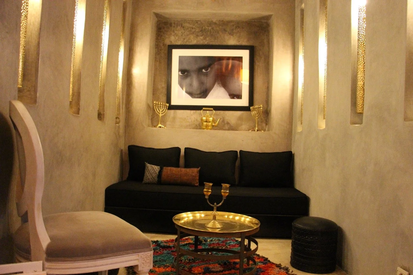 The lounge/dining room is perfect for a romantic evening or a good book. 