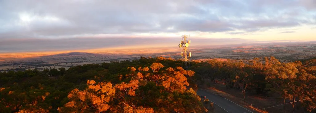 Mount Tarrengower Lookout provides panoramic views over Maldon and the neighbouring districts. Erected in 1923 the tower was made using the poppet head from the Comet Mine in Bendigo and brought to Maldon by train; the legs were then carried up the mountain on a horse-drawn jinker. 