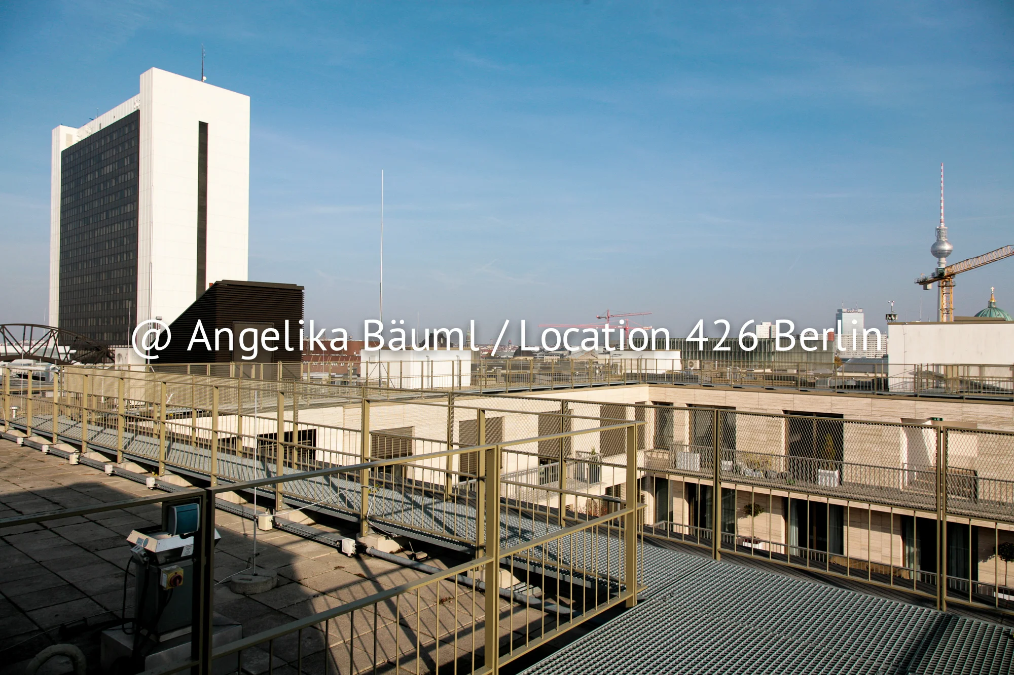426_location_angelikabaeuml_dach-2.jpg