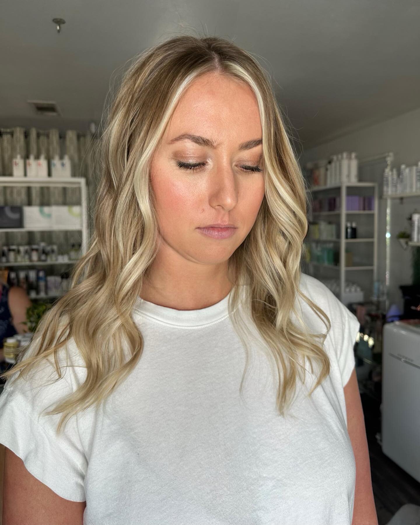 Monday Magic!🪄🤩✨

All the best looks to clear the Monday blues! Hair by our very own @texturedbyteressa ✂️ book online at www.layerbeauty.com #layerbeautyboutique #mondaymagic