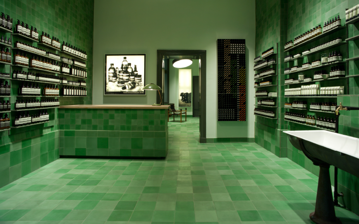 AESOP-GER-STORE-MITTE-LANDING-PAGE-IMAGE-700x437px-FA-1.png