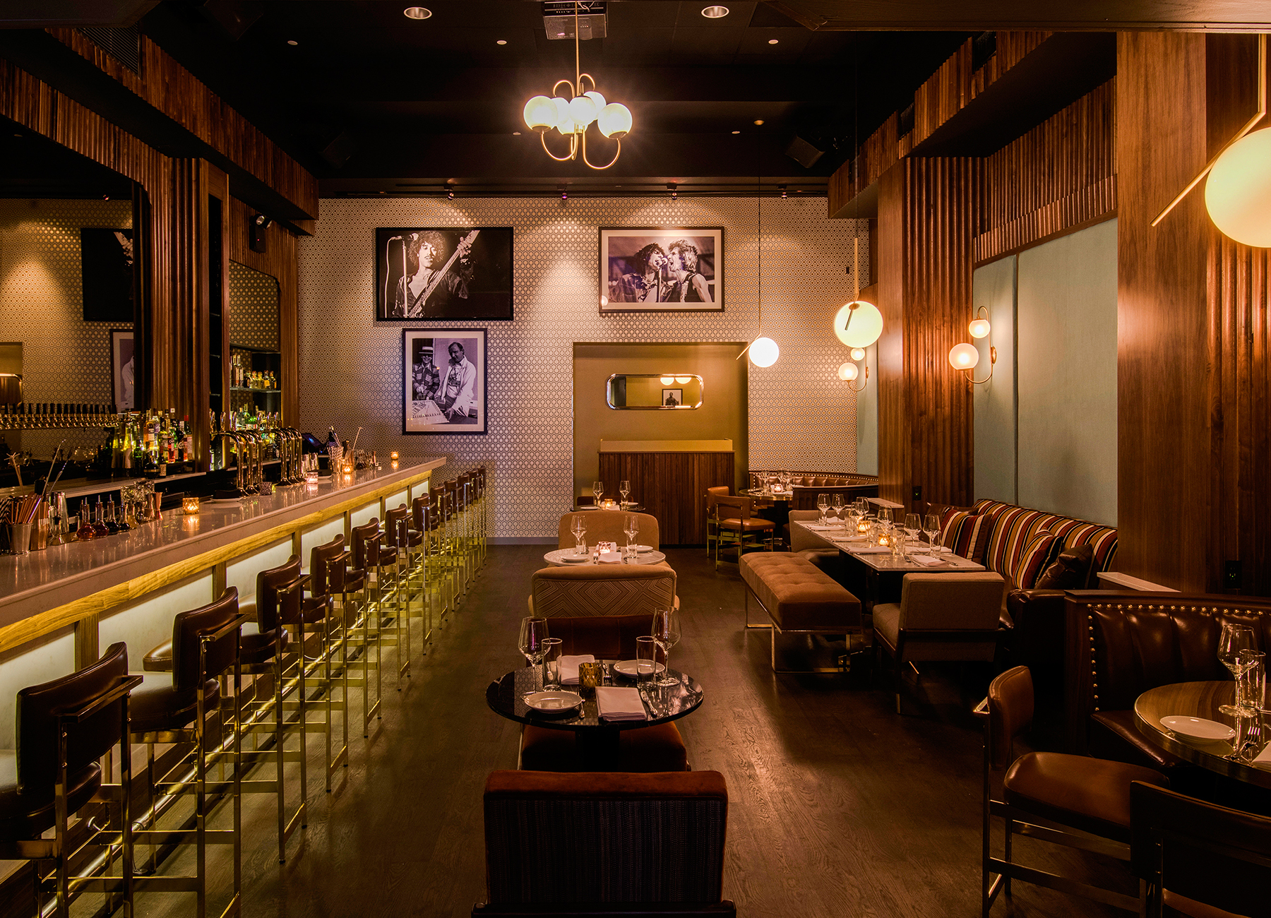 The Vnyl Bar Restaurant Night Club In Manhattan New York