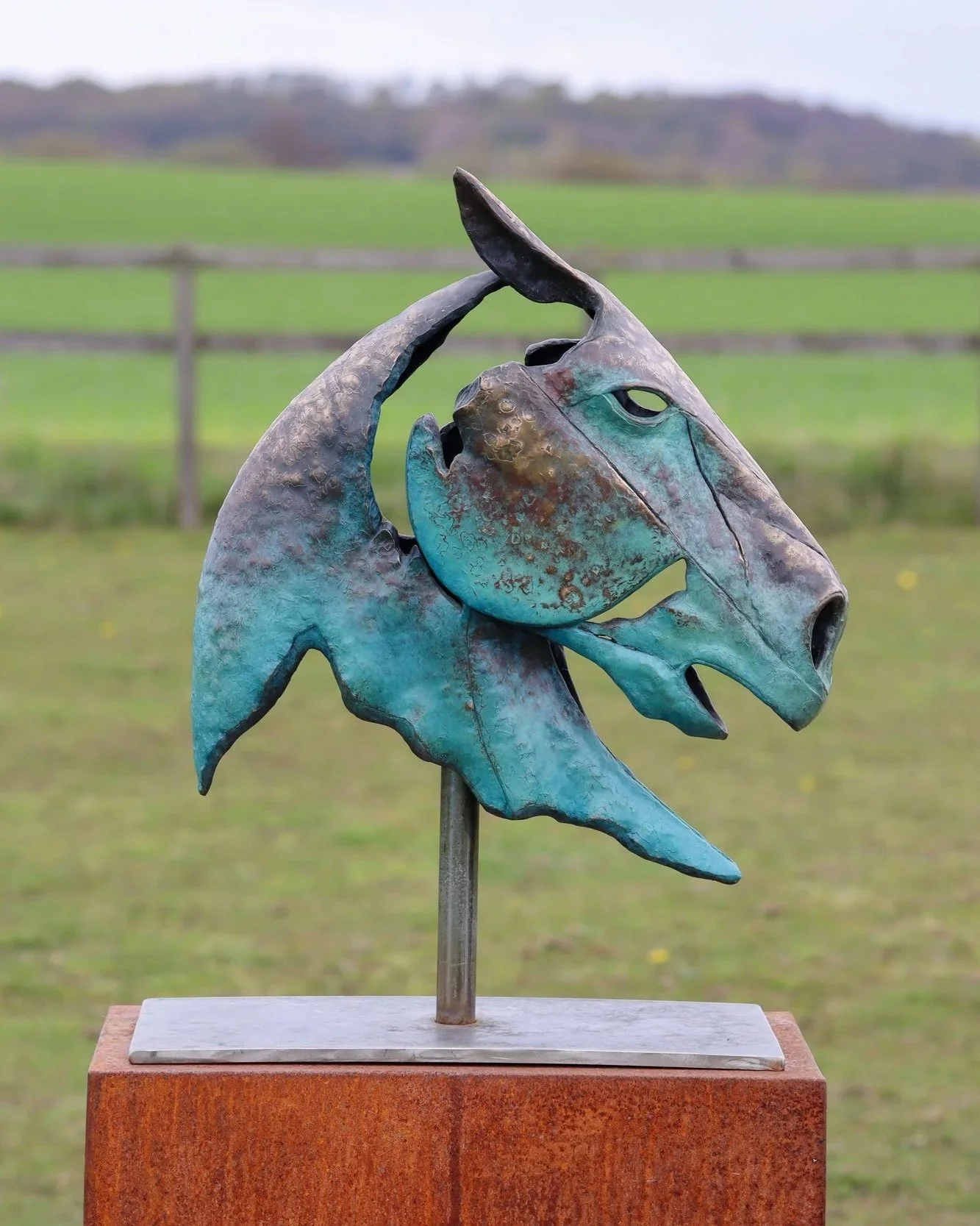 contemporary-bronze-horse-sculpture-flaring-ollie-holman.jpg
