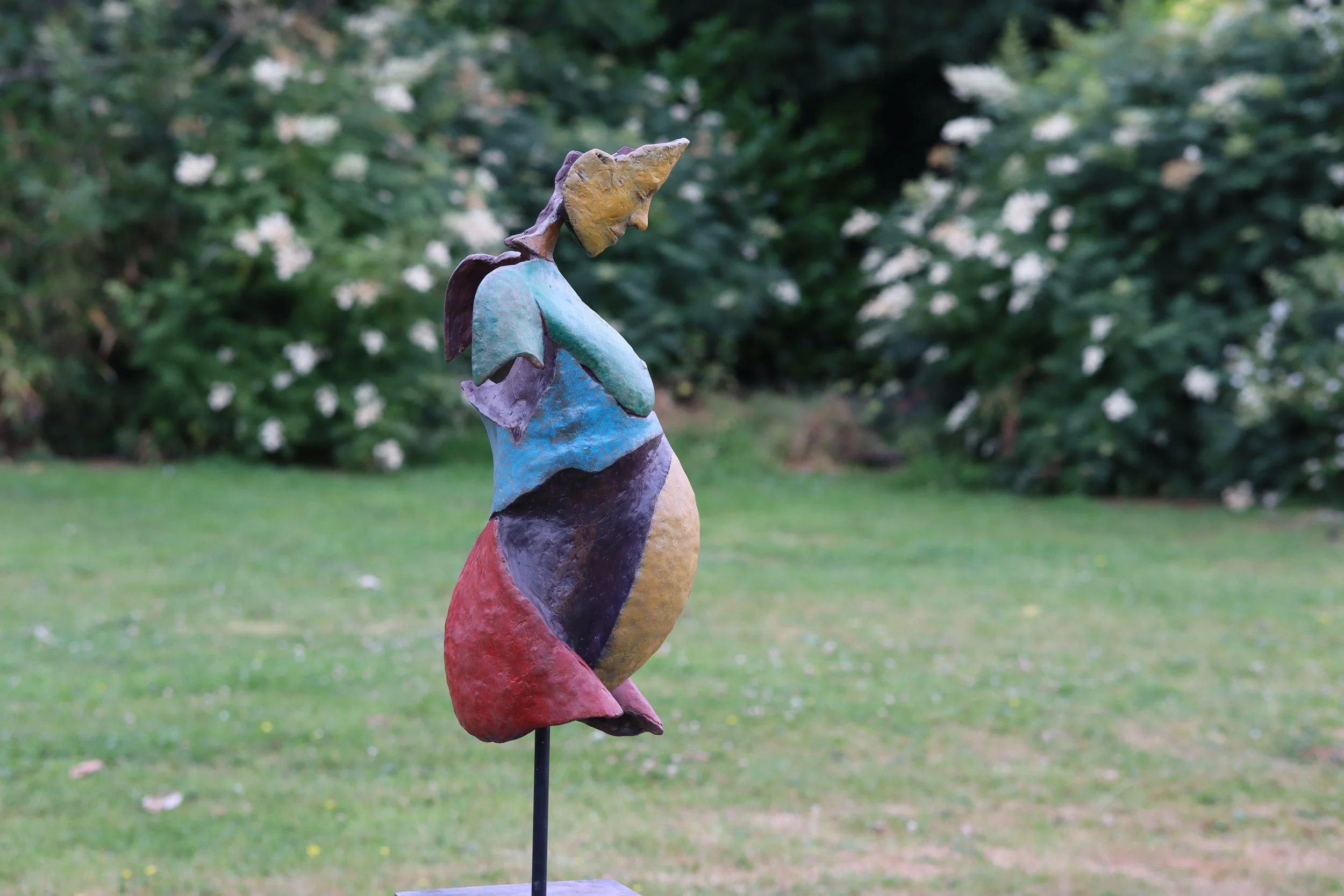 Pregnant mom sculpture