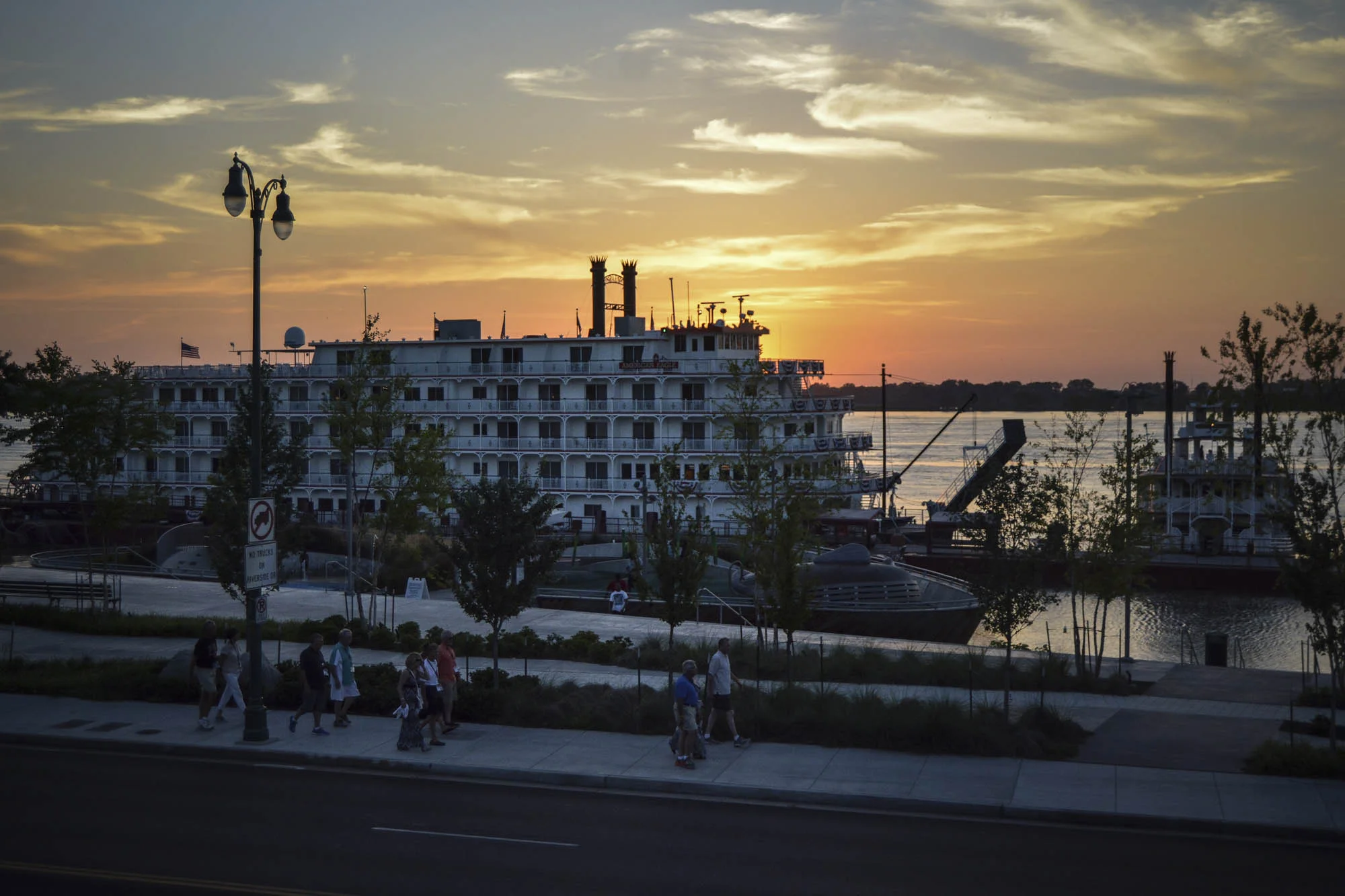 Memphis Riverboats at Beale Street Landing 0008.jpg