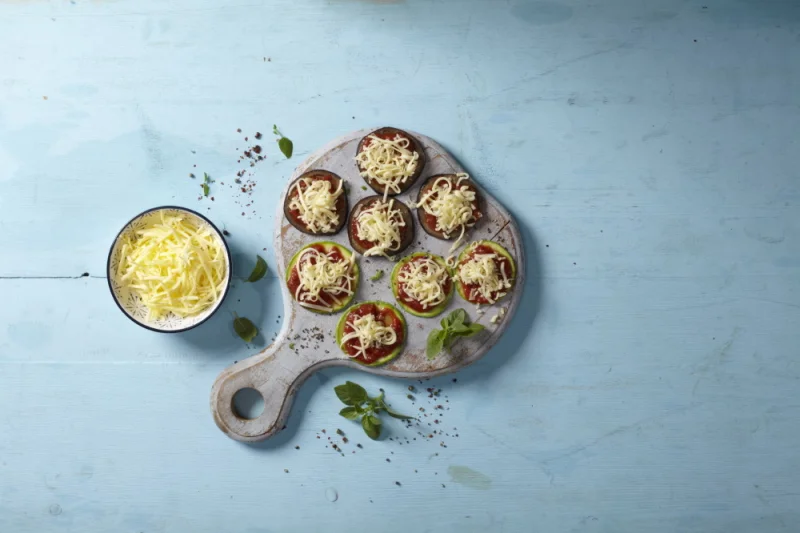 mini pizzas with grated original_MG_6430_logo.JPG