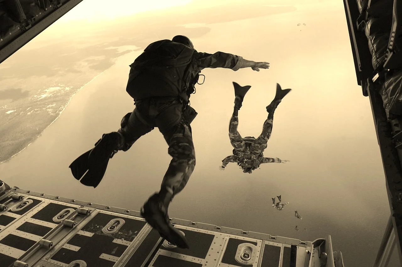 HQ SEAL Parachute Freefall Water Jump (1).jpg
