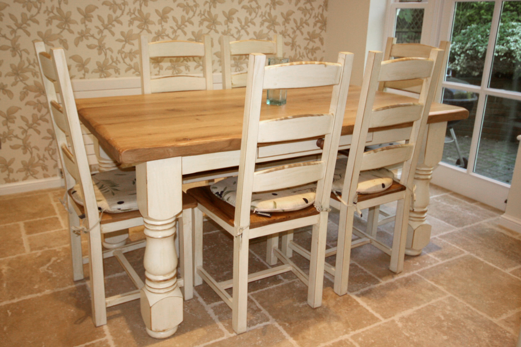 Reith's Furniture - bespoke lounge and dining room furniture