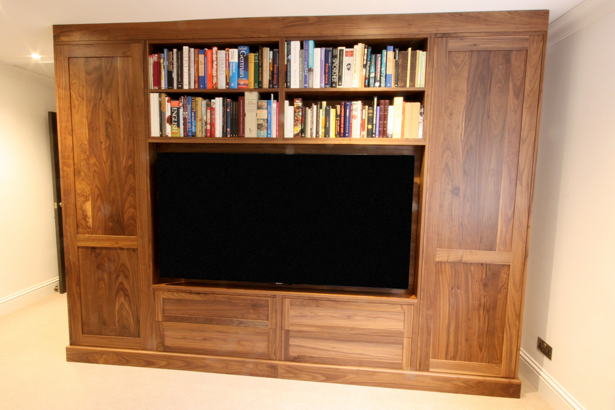 Reith's Furniture - bespoke lounge and dining room furniture