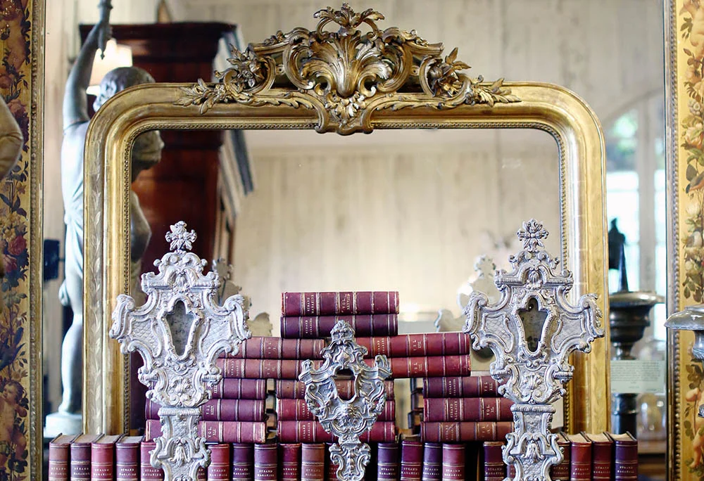 2 - FA_CAROUSEL_BOOKS MIRRORS.jpg