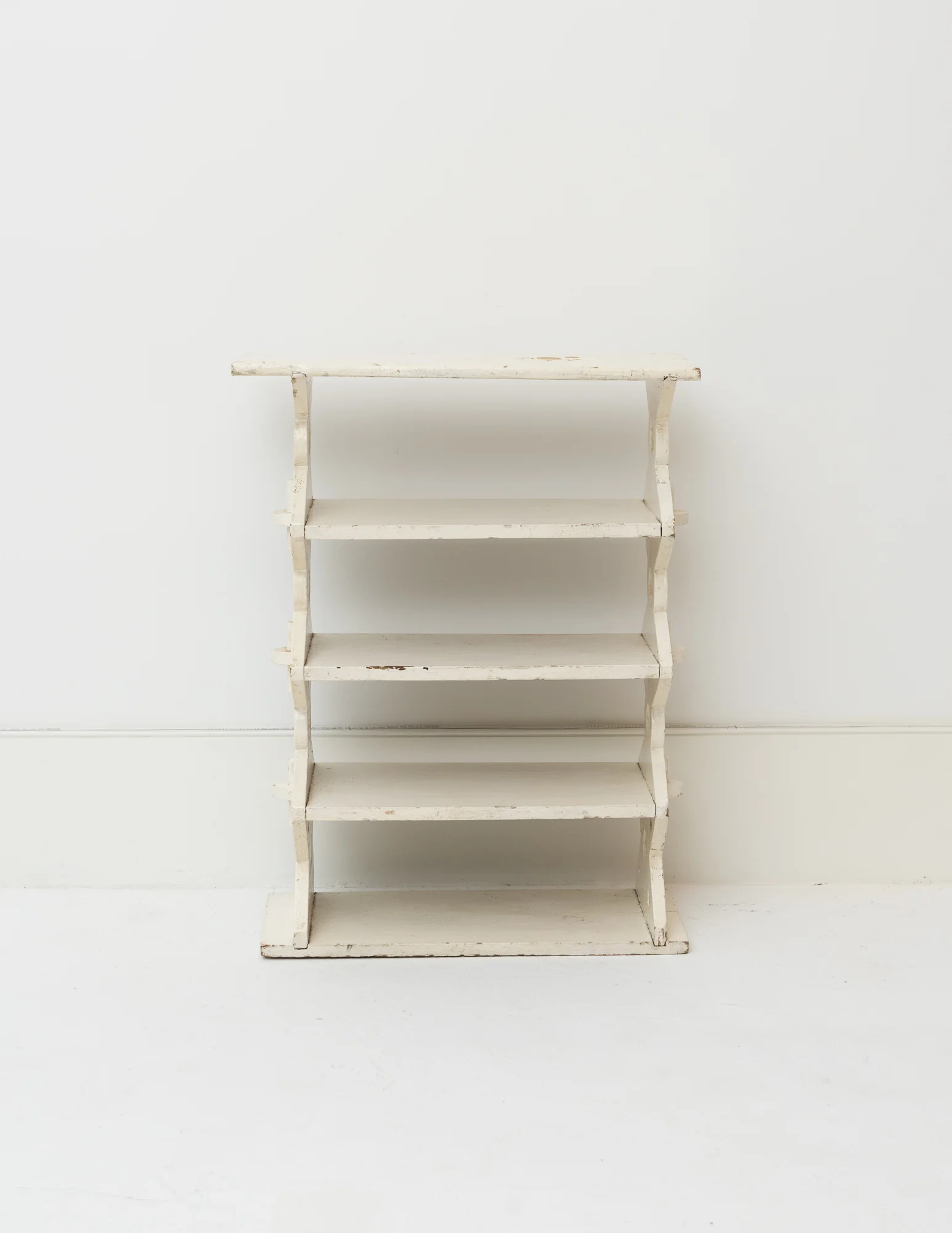 Painted_White_folk_art_shelf-2.jpg