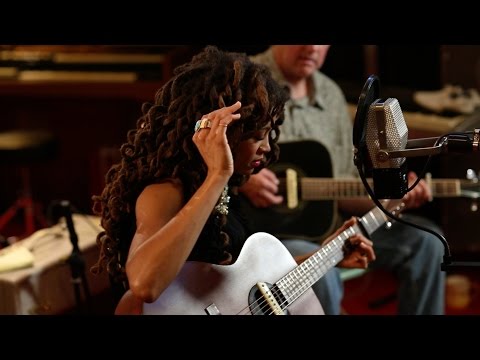 Valerie June | Workin' Woman Blues