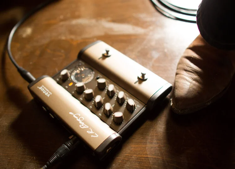 lr-baggs-venue-di-acoustic-guitar-preamp.jpg
