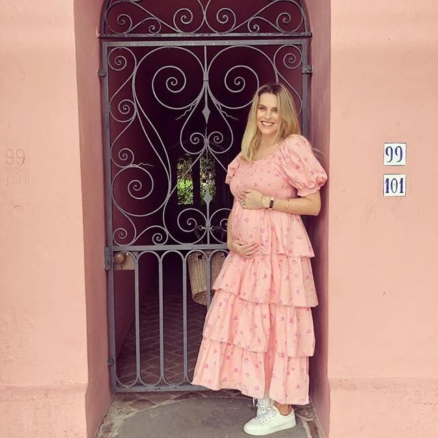 Out and about with &lsquo;bumpeen&rsquo; in beautiful Charleston. Had to dress to match the buildings! #29weeks #rainbowrow #charleston #babymoon @loveshackfancy