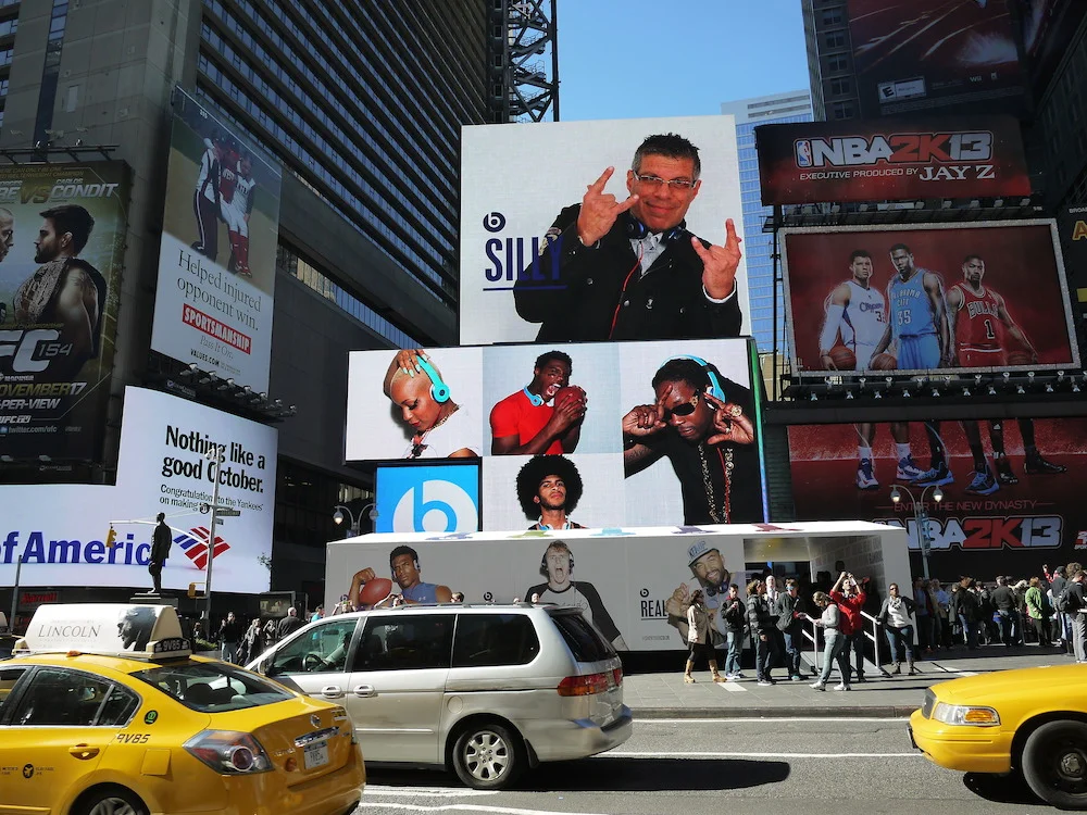 beatsbydre_cs_timessquare_03.jpg