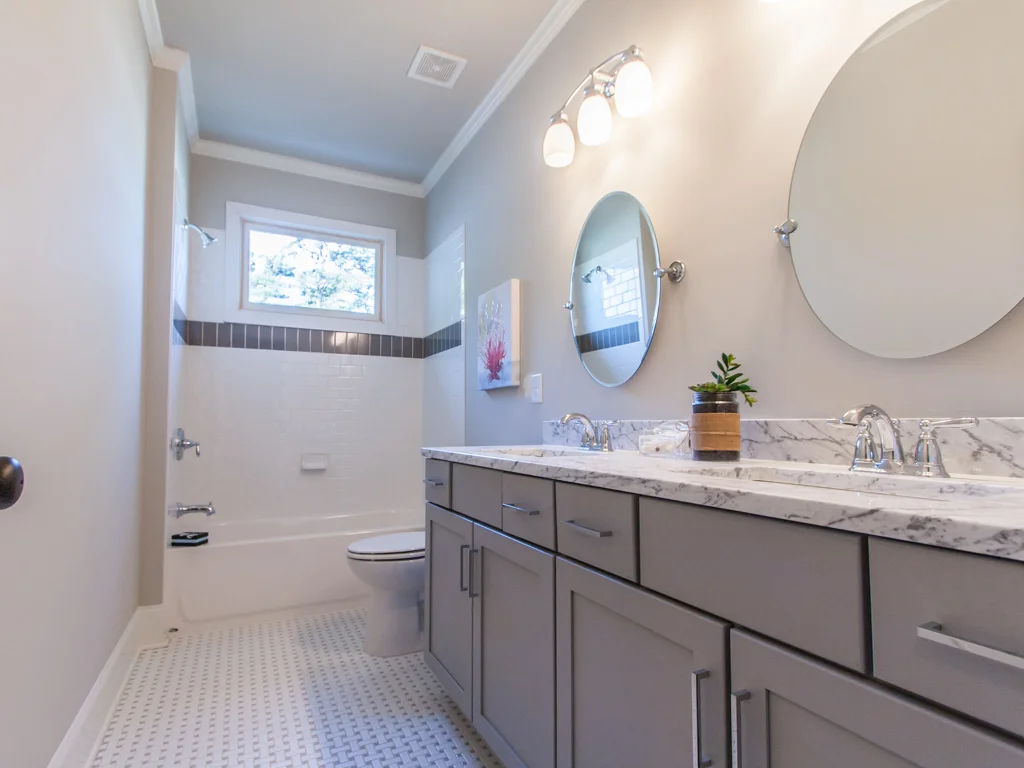 165 Park-Guest bath .jpg
