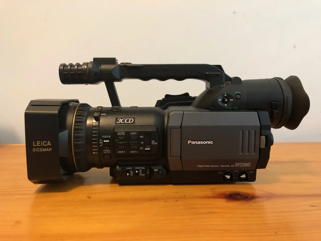 Panasonic DVX-100B SD 3CCD Camera