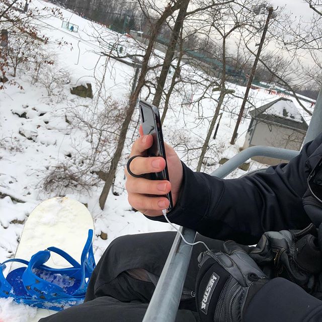 Happy holidays from @loopholeusa! Never drop your phone off a ski lift again!
.
.
.
.
.
#securedbyloophole #loopholeusa #madeinusa #phone #iphonex #newphone #grip #snowboarding #skiing #mountain #photography #view #brokenphone #giftsforher #giftsforh