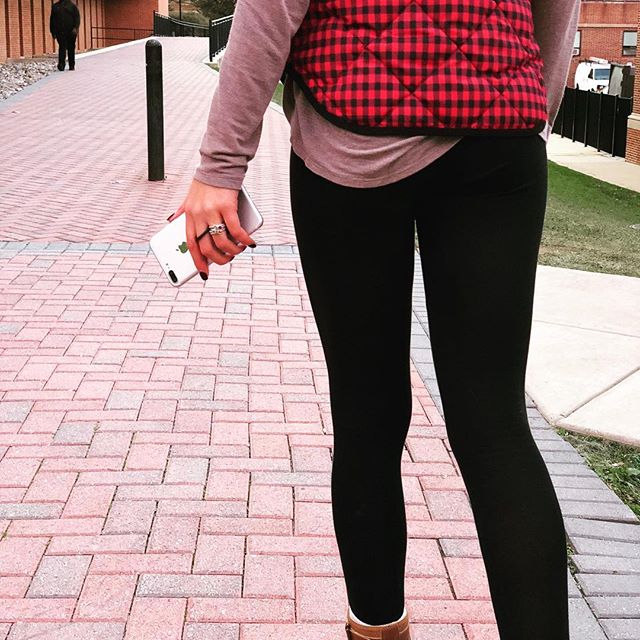 No pockets? No problem! #securedbyloophole #loopholeusa #madeinusa .
.
.
.
.
#phone #phonegrip #grip #kickstand #phonestand #walking #photo #photography #girl #giftsforhim #giftideas #giftsforher #christmas #presents #run #running #walking #iphone #s