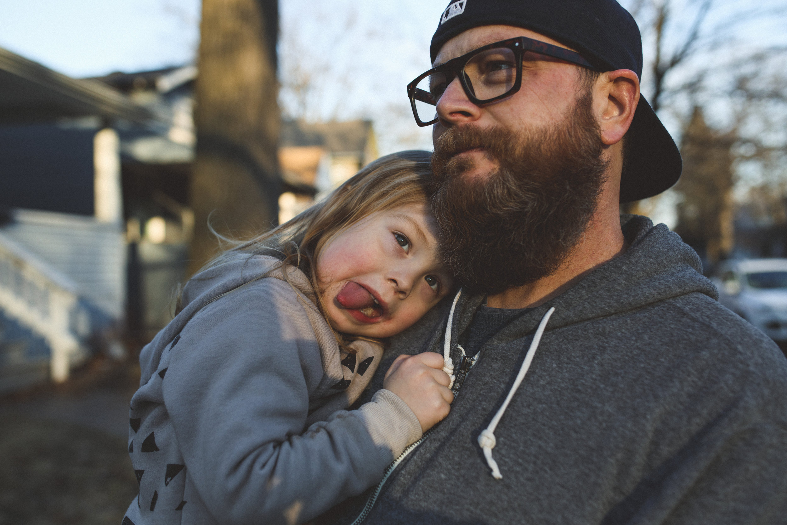 Little boy resting on dads shoulder.