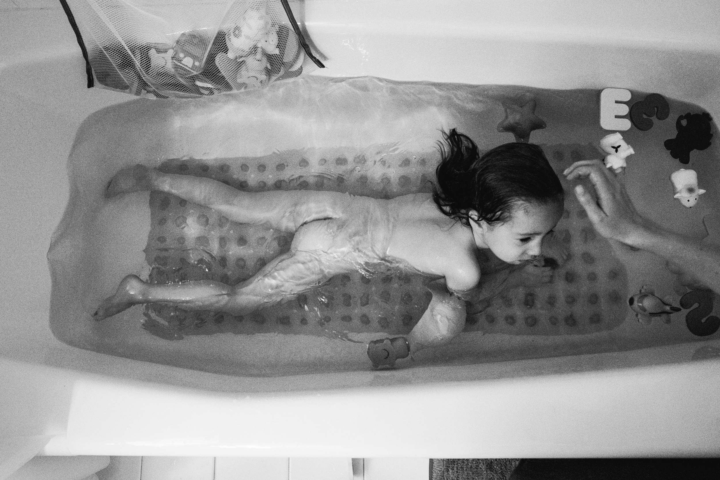Bath time. Birmingham Family Photographer.