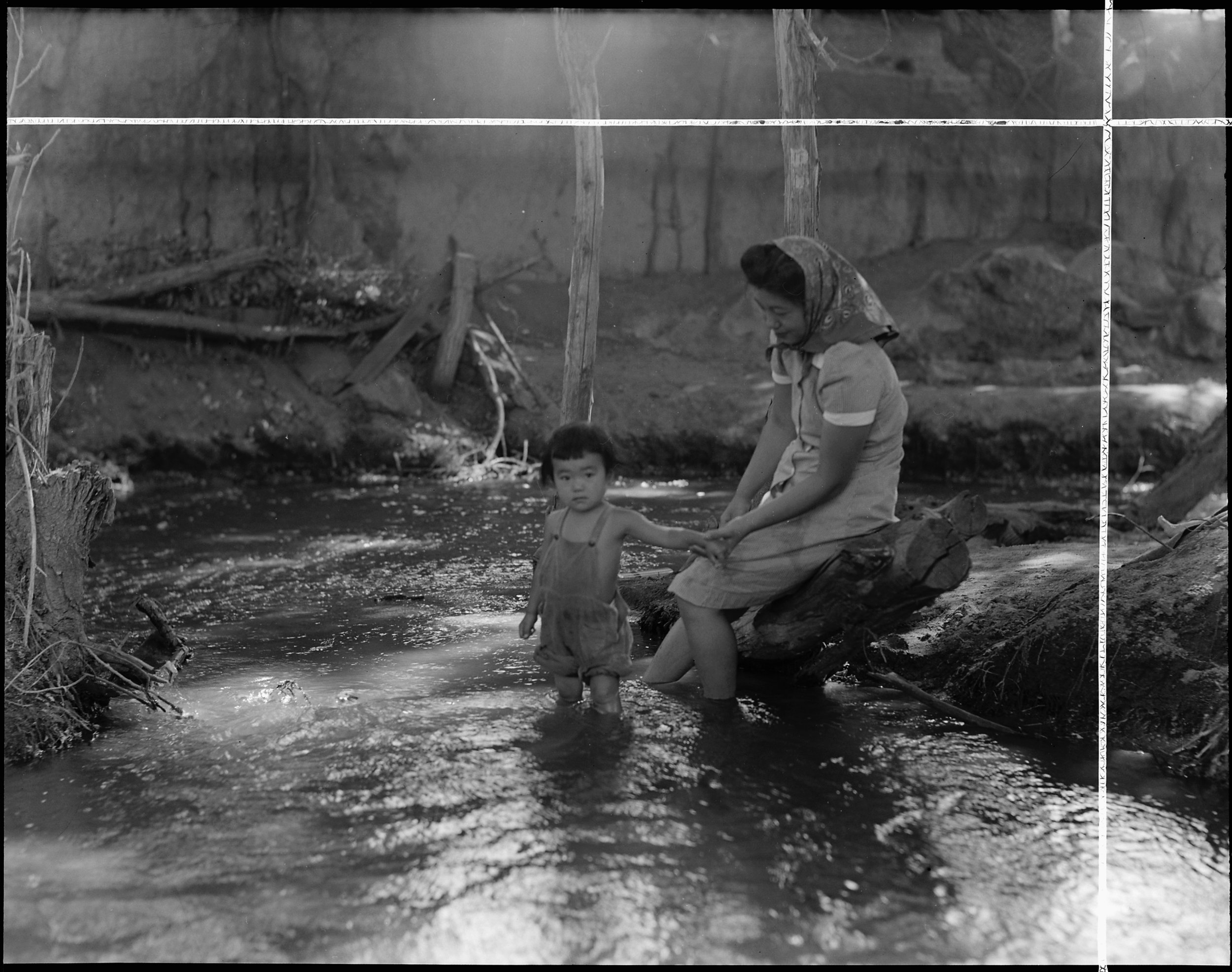  Manzanar Relocation Center, Manzanar, California. Evacuees enjoying the creek which flows along the outer border of this War Relocation Authority center. 