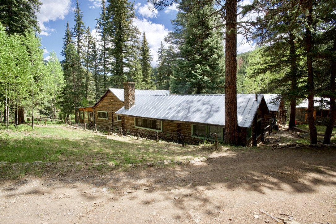 los pinos ranch exterior.jpg