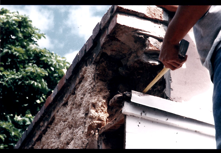 H.+Curtis_El+Zaguan+Marvin+measuring+area+to+be+repaired_07-16-2007.png