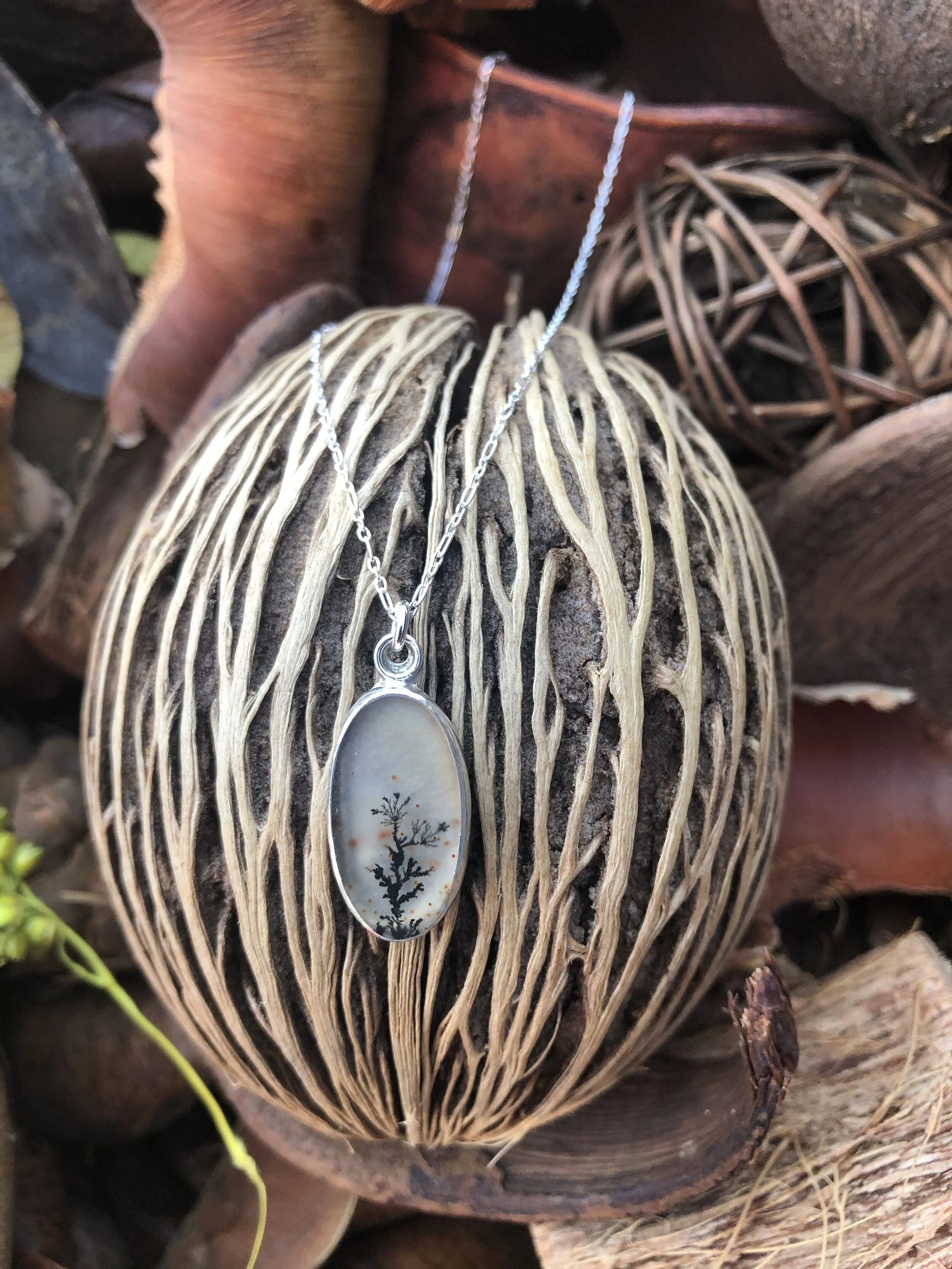 dendritic agate necklace