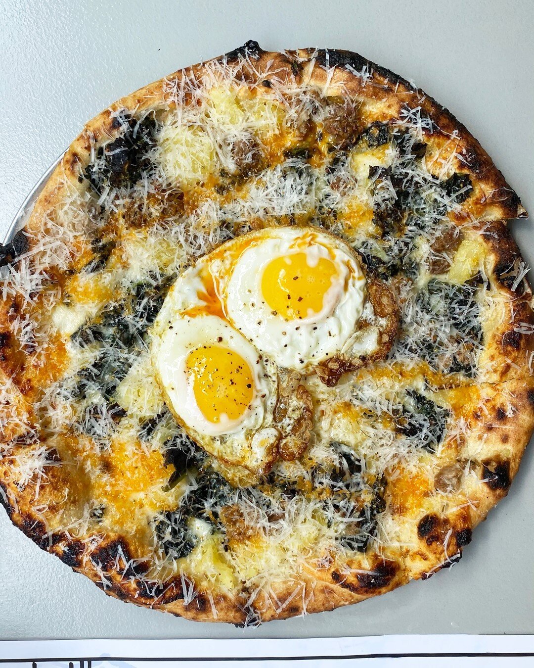 ALL HAIL BLACK KALE 🙌🏼⠀⠀⠀⠀⠀⠀⠀⠀⠀
⠀⠀⠀⠀⠀⠀⠀⠀⠀
fennel sausage, black kale, caciocavallo, potato, mozzarella, chili oil, egg⠀⠀⠀⠀⠀⠀⠀⠀⠀
⠀⠀⠀⠀⠀⠀⠀⠀⠀
#jonandvinnys #breakfastpizza
