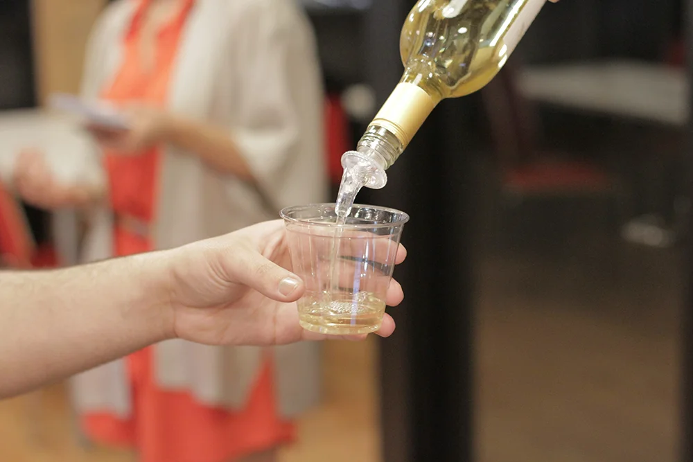 Holding a wine tasting workshop