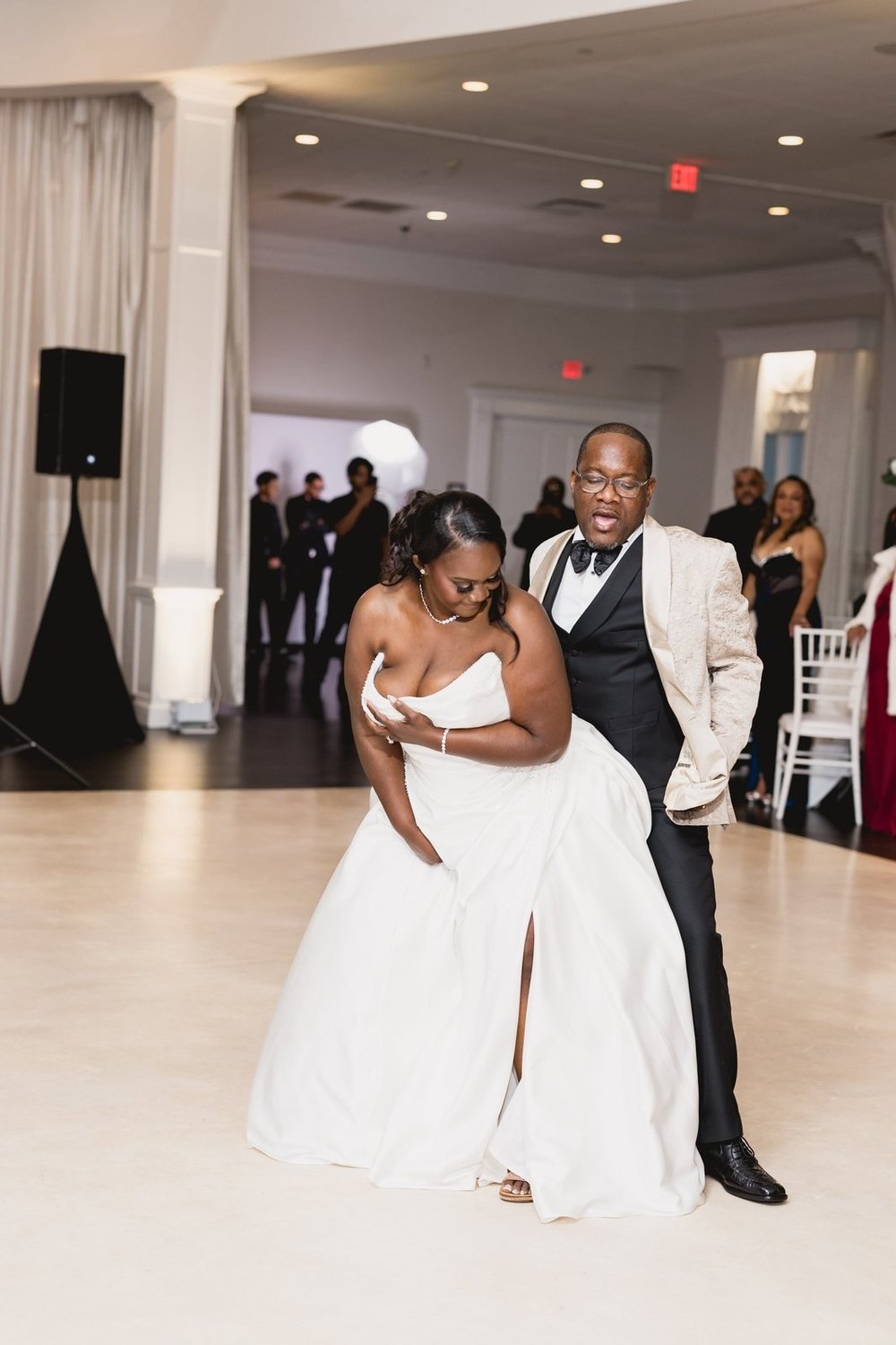 Avenir wedding videographer, Walpole, MA — bride and groom dancing on the reception floor